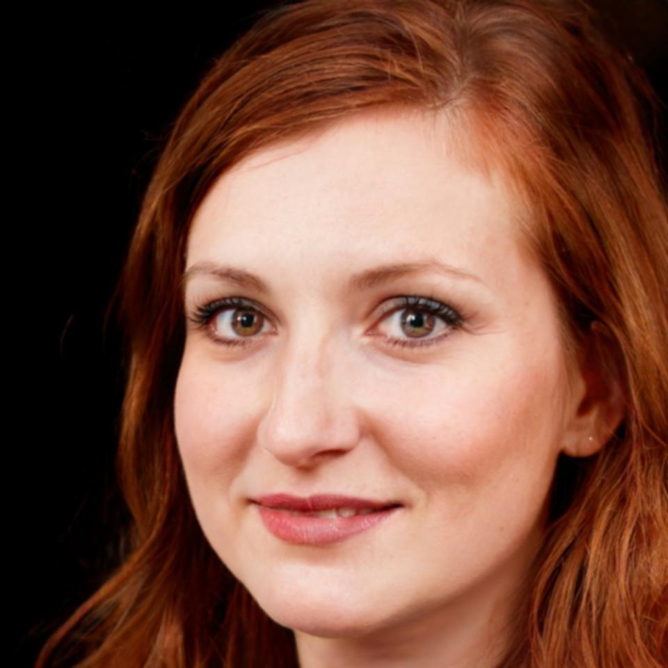 Portrait d'Élise Moreau, responsable des parcours individualisés